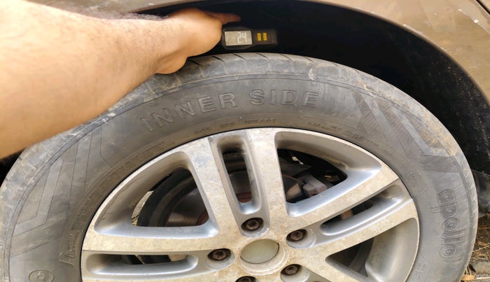 2014 Volkswagen Jetta HIGHLINE TDI AT, Diesel, Automatic, 1,61,884 km, tyre