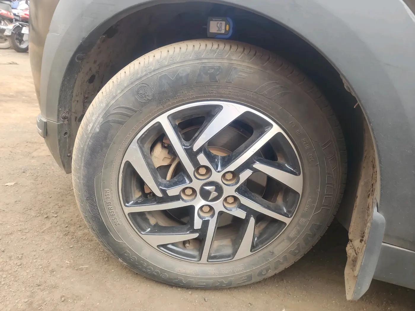 2024 Mahindra XUV 3XO AX5L 1.2 TGDi AT, Petrol, Automatic, 30,000 km, tyre