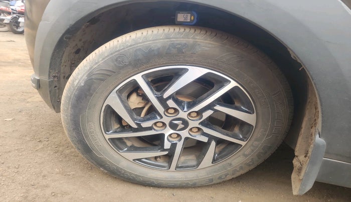 2024 Mahindra XUV 3XO AX5L 1.2 TGDi AT, Petrol, Automatic, 28,207 km, tyre