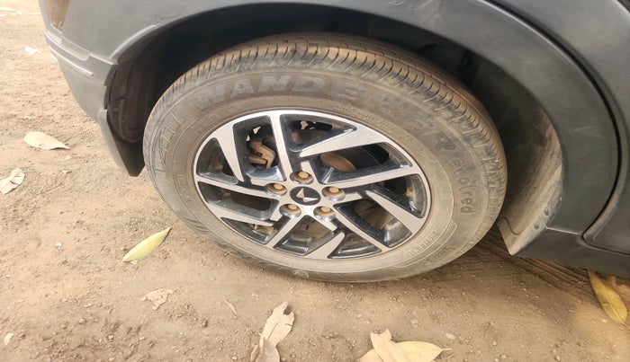 2024 Mahindra XUV 3XO AX5L 1.2 TGDi AT, Petrol, Automatic, 28,207 km, tyre