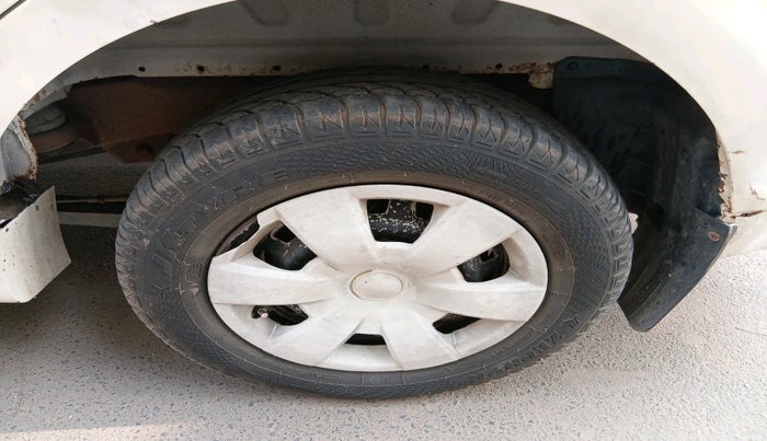 2011 Mahindra Xylo D2, Diesel, Manual, 1,15,509 km, tyre