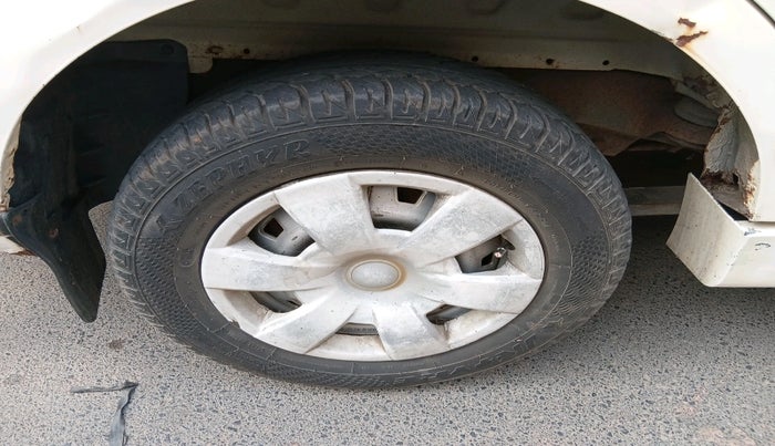 2011 Mahindra Xylo D2, Diesel, Manual, 1,15,509 km, tyre