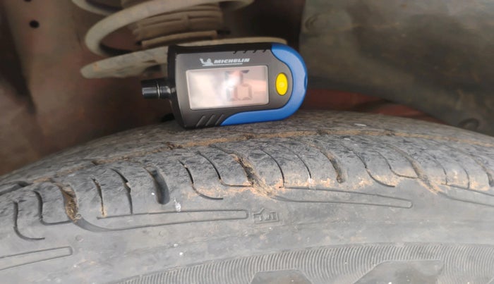 2017 Maruti Dzire VXI, Petrol, Manual, 1,18,178 km, tyre