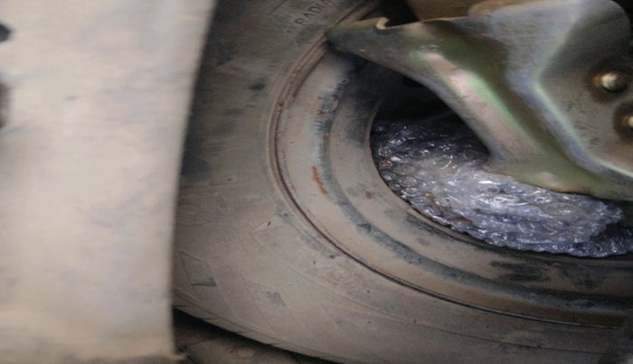 2013 Maruti Wagon R 1.0 LXI CNG, Petrol, Manual, 1,15,403 km, tyre