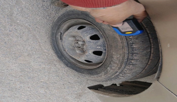 2013 Maruti Wagon R 1.0 LXI CNG, Petrol, Manual, 1,15,403 km, tyre