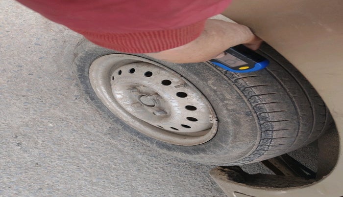 2013 Maruti Wagon R 1.0 LXI CNG, Petrol, Manual, 1,15,403 km, tyre