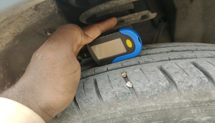 2024 Tata PUNCH CREATIVE  1.2 RTN DUAL TONE, Petrol, Manual, 28,733 km, tyre