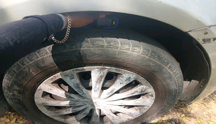 2011 Maruti Swift VDI, Diesel, Manual, 1,08,322 km, tyre