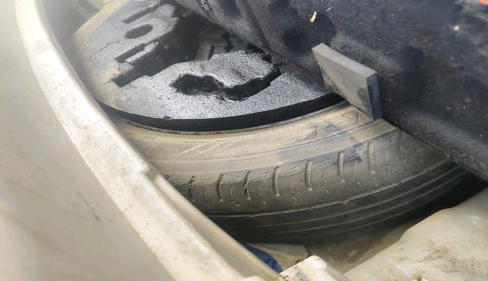 2019 Mahindra XUV300 W8 1.5 DIESEL, Diesel, Manual, 1,42,534 km, tyre