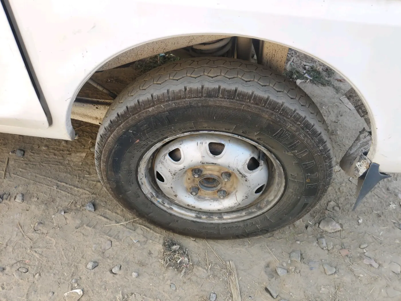 2017 Maruti Eeco 5 STR, Petrol, Manual, 1,03,287 km, tyre
