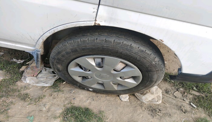 2017 Maruti Eeco 5 STR, Petrol, Manual, 1,03,287 km, tyre