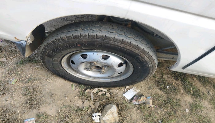 2017 Maruti Eeco 5 STR, Petrol, Manual, 1,03,287 km, tyre