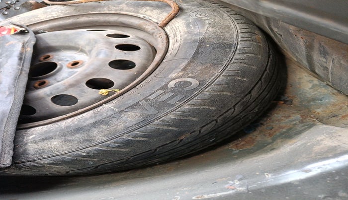 2011 Toyota Etios Liva G, Petrol, Manual, 90,316 km, tyre