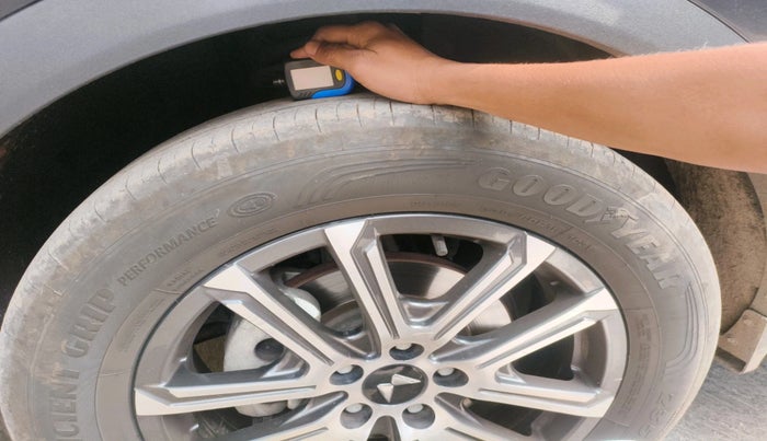 2024 Mahindra XUV700 AX 7 Luxury Pack D AT 6 STR, Diesel, Automatic, 19,516 km, tyre