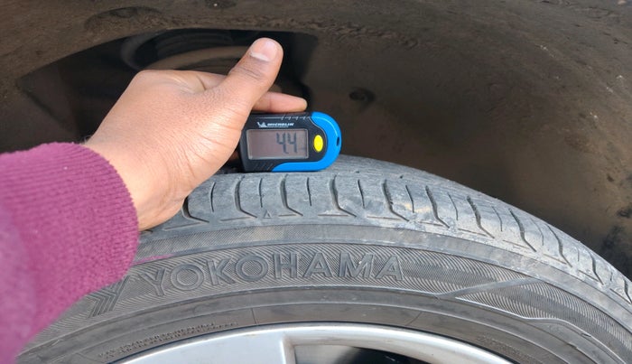 2013 Skoda Yeti ELEGANCE 2.0 TDI CR 4X4, Diesel, Manual, 1,20,343 km, tyre