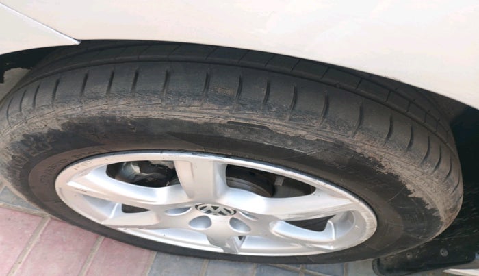 2013 Volkswagen Vento HIGHLINE 1.6 MPI, Petrol, Manual, 87,643 km, tyre