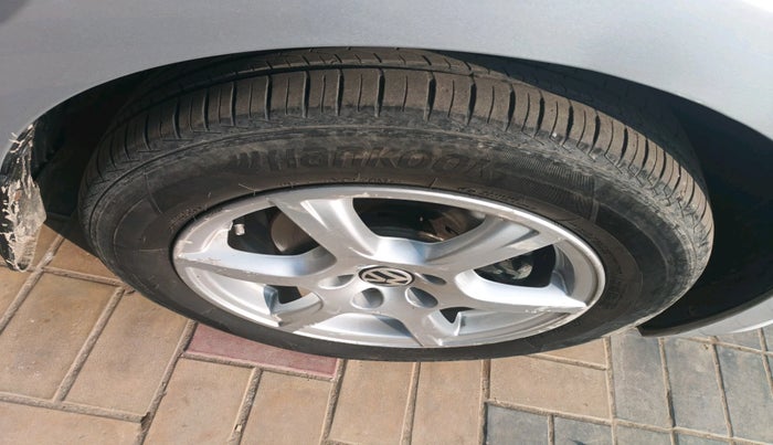 2013 Volkswagen Vento HIGHLINE 1.6 MPI, Petrol, Manual, 87,643 km, tyre