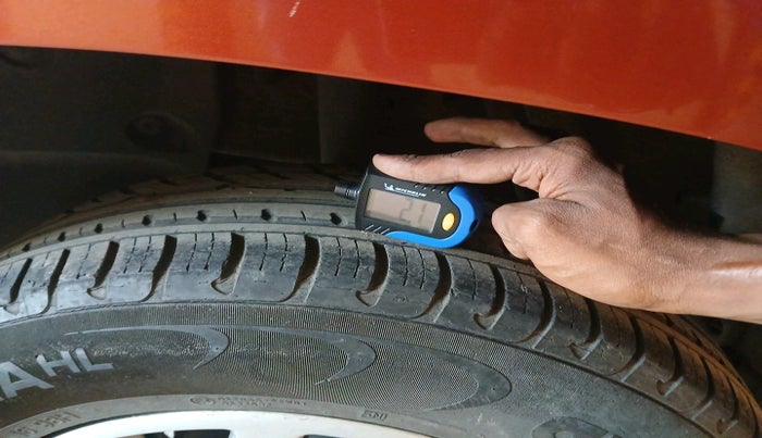 2017 Renault Duster RXL PETROL, Petrol, Manual, 27,883 km, tyre