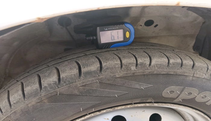 2012 Maruti Wagon R 1.0 LXI, CNG, Manual, 1,33,178 km, tyre