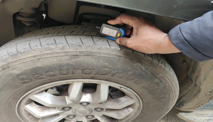 2017 Mahindra TUV300 T8, Diesel, Manual, 71,250 km, tyre