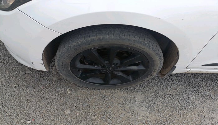 2015 Hyundai Elite i20 SPORTZ 1.2 (O), Petrol, Manual, 93,687 km, tyre