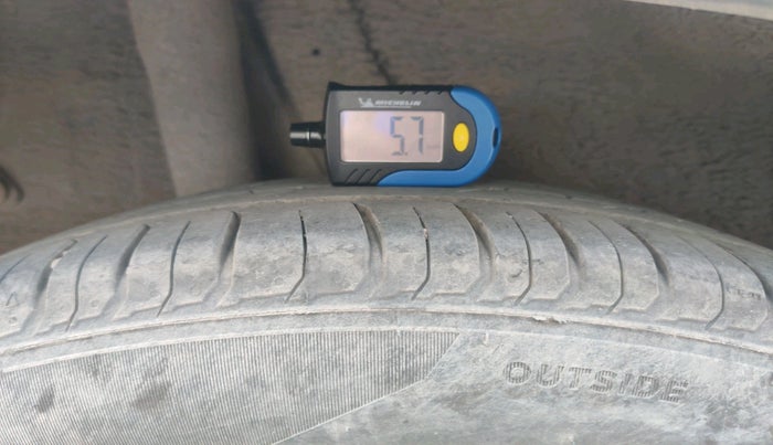 2019 Hyundai VENUE SX 1.0 TURBO DUAL TONE, Petrol, Manual, 73,555 km, tyre