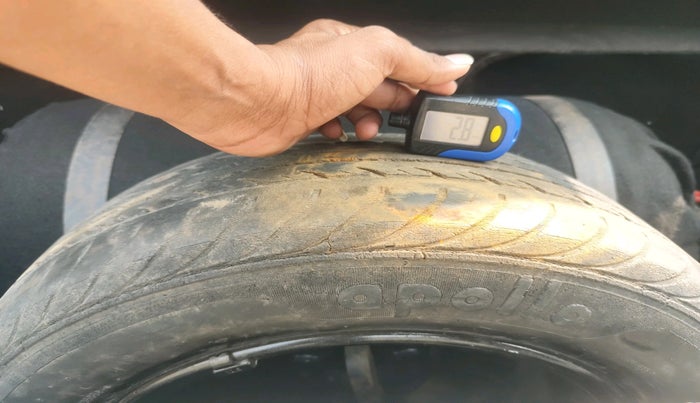 2010 Hyundai i20 ASTA 1.2, CNG, Manual, 1,48,117 km, tyre