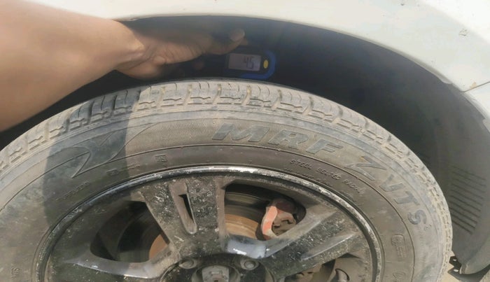 2010 Hyundai i20 ASTA 1.2, CNG, Manual, 1,48,117 km, tyre