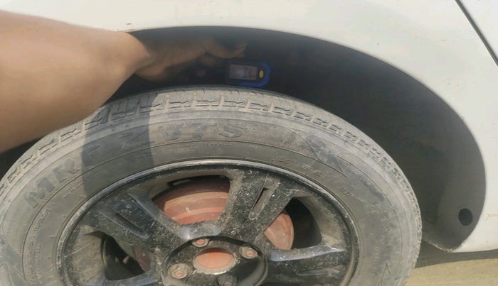 2010 Hyundai i20 ASTA 1.2, CNG, Manual, 1,48,117 km, tyre