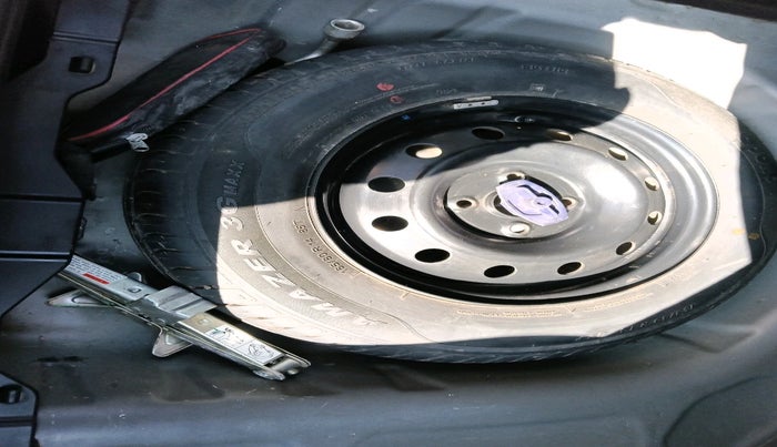 2021 Maruti Dzire VXI, Petrol, Manual, 64,464 km, tyre