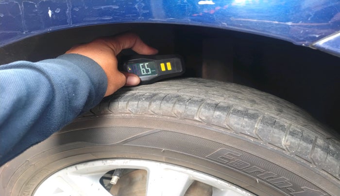 2014 Volkswagen Polo HIGHLINE1.5L, Diesel, Manual, 1,69,025 km, tyre