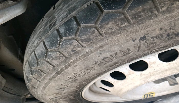 2022 Mahindra XUV700 AX 5 D AT 7 STR, Diesel, Automatic, 69,993 km, tyre