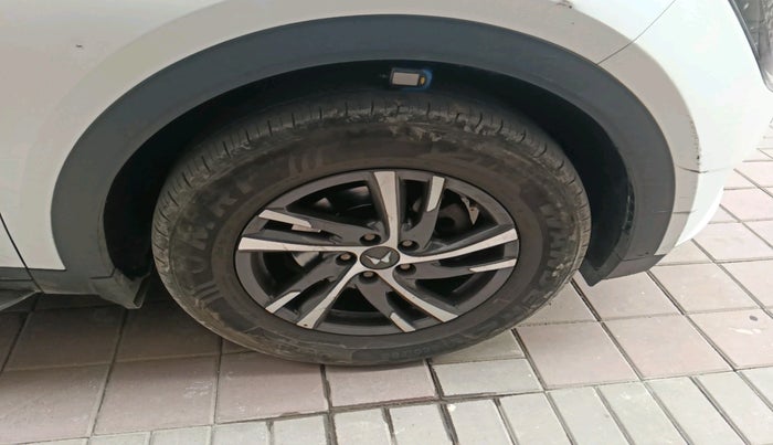 2022 Mahindra XUV700 AX 5 D AT 7 STR, Diesel, Automatic, 69,993 km, tyre