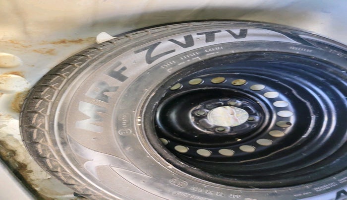 2015 Honda Jazz 1.5L I-DTEC V, Diesel, Manual, 2,10,586 km, tyre