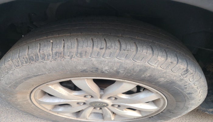 2015 Mahindra XUV500 W10, Diesel, Manual, 43,907 km, tyre