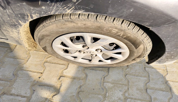 2017 Hyundai Grand i10 MAGNA U2 1.2 CRDI, Diesel, Manual, 1,29,592 km, tyre