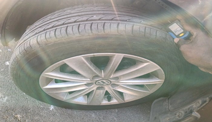 2016 Volkswagen Vento HIGHLINE PETROL AT, Petrol, Automatic, 48,161 km, tyre