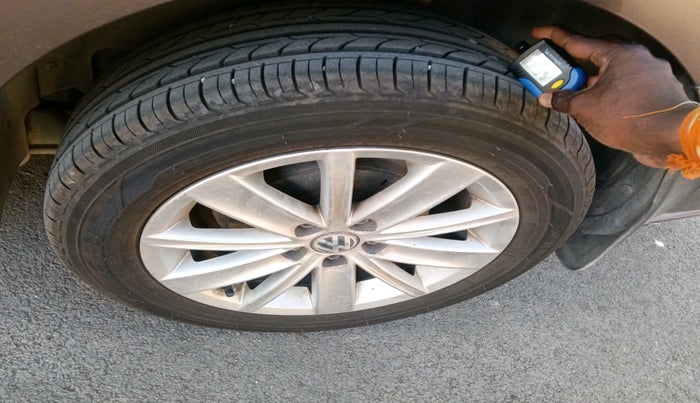 2016 Volkswagen Vento HIGHLINE PETROL AT, Petrol, Automatic, 48,161 km, tyre