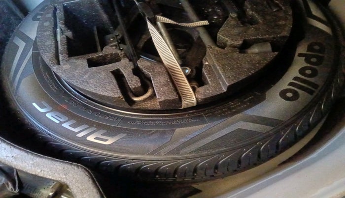 2016 Volkswagen Vento HIGHLINE PETROL AT, Petrol, Automatic, 48,161 km, tyre