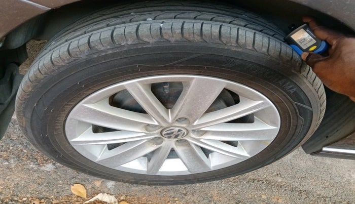 2016 Volkswagen Vento HIGHLINE PETROL AT, Petrol, Automatic, 48,161 km, tyre