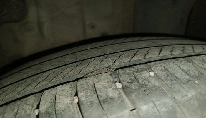 2017 Honda CRV 2.4L 4WD AVN AT, Petrol, Automatic, 1,13,655 km, tyre