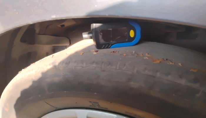 2013 Hyundai i10 SPORTZ 1.2, Petrol, Manual, 99,912 km, tyre