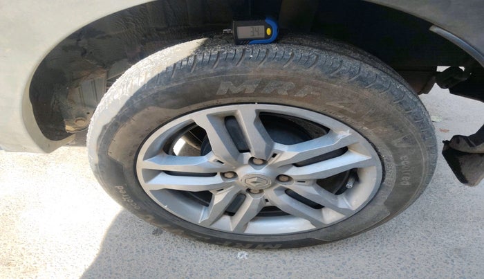 2022 Renault TRIBER RXZ AMT, Petrol, Automatic, 27,920 km, tyre