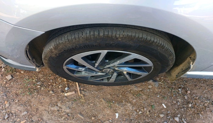 2020 Volkswagen Polo COMFORTLINE 1.0L MPI, Petrol, Manual, 71,148 km, tyre