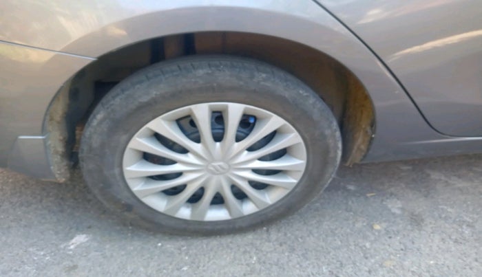 2016 Maruti Ciaz VXI+, Petrol, Manual, 1,64,529 km, tyre