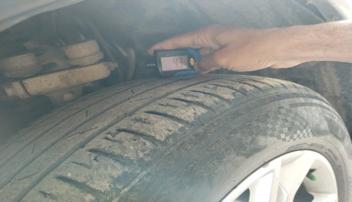 2018 Audi Q5 35 TDI PREMIUM PLUS, Diesel, Automatic, 1,09,806 km, tyre