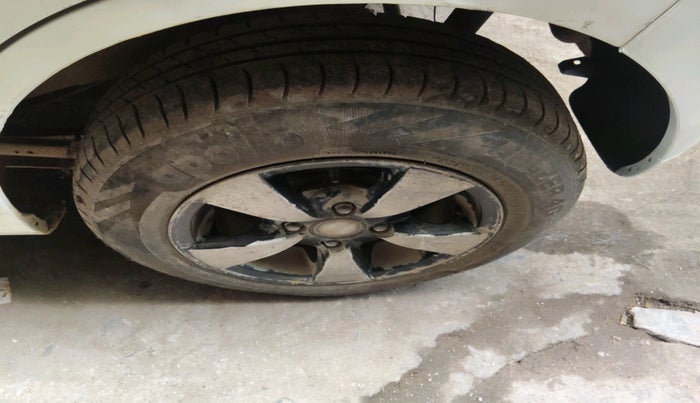 2016 Maruti Wagon R 1.0 LXI, CNG, Manual, 1,08,159 km, tyre