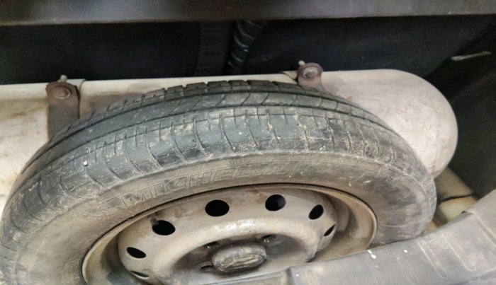 2016 Maruti Wagon R 1.0 LXI, CNG, Manual, 1,08,159 km, tyre