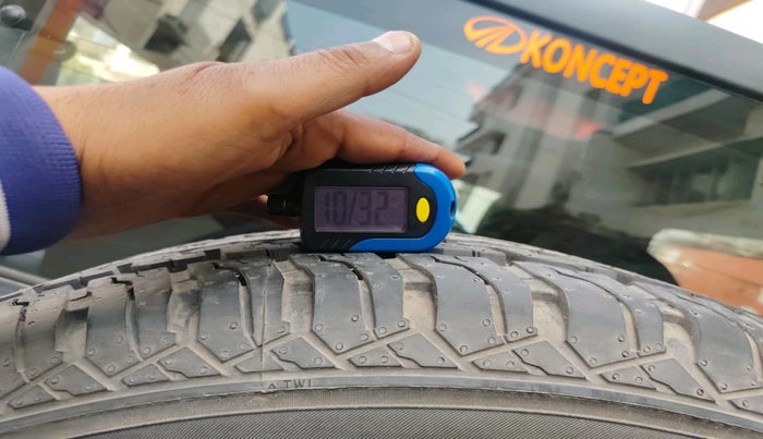 2022 Mahindra Thar LX HT PETROL 4WD MT, Petrol, Manual, 77,009 km, tyre