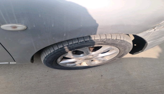 2014 Nissan Micra XV CVT, Petrol, Automatic, 1,97,888 km, tyre